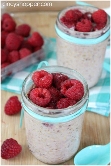 Try these 6 easy make ahead breakfasts that you can put in Mason jars and take to work for a healthy alternative to fast food.