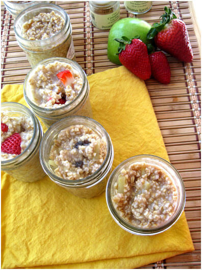 Try these 6 easy make ahead breakfasts that you can put in Mason jars and take to work for a healthy alternative to fast food.