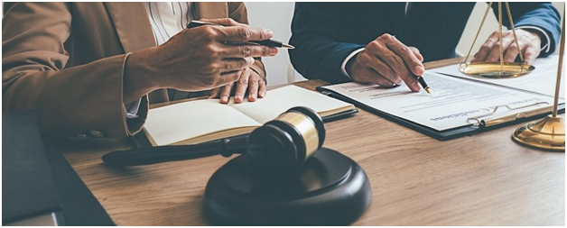 Choosing Between a Large Law Firm and a Small Law Firm: Pros and Cons Choosing Between a Large Law Firm and a Small Law Firm: Pros and Cons