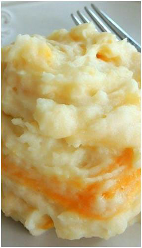 Sour Cream & Cheddar Baked Mashed Potatoes