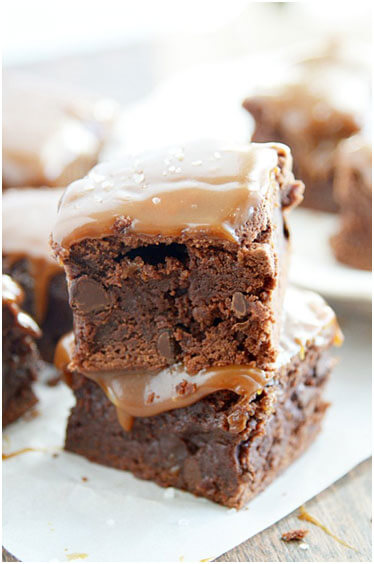 Salted Caramel Brownies and 9 other crowd pleasing recipes for the weekend.
